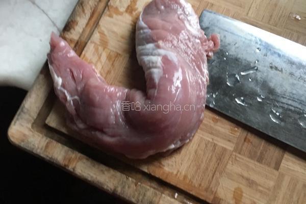 黄瓜木耳炒肉的做法图解1