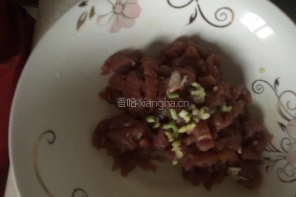 黄瓜木耳炒肉的做法图解2