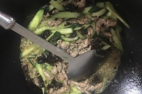 黄瓜木耳炒肉的做法图解8