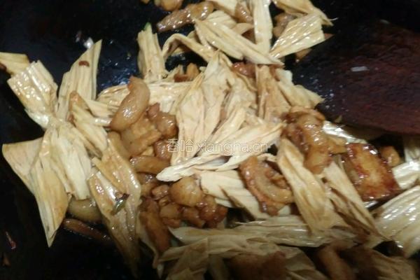 五花肉炒腐竹的做法图解11