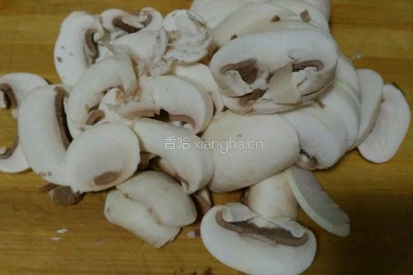 鲜蘑炒肉片的做法图解2
