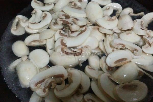 鲜蘑炒肉片的做法图解3