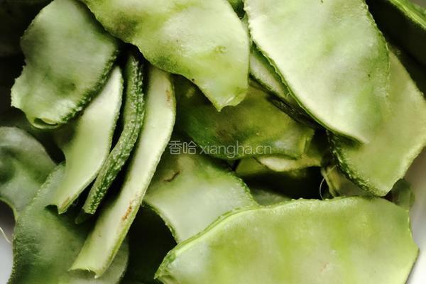 鲶鱼盖豆角的做法图解2
