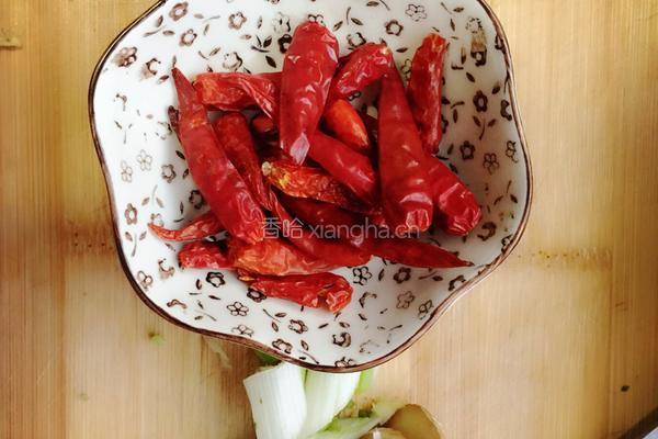 鲶鱼盖豆角的做法图解3