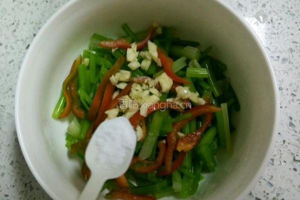凉拌香芹的做法图解9