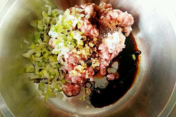 土豆猪肉饺子的做法图解4