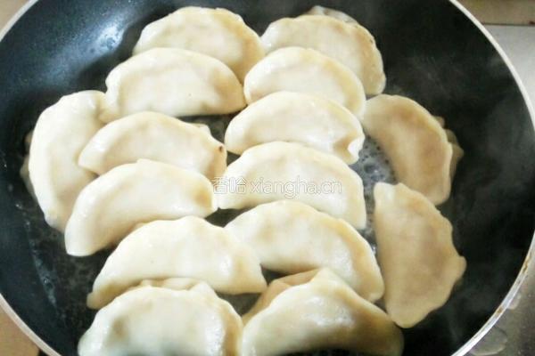 白菜香菇饺的做法图解6