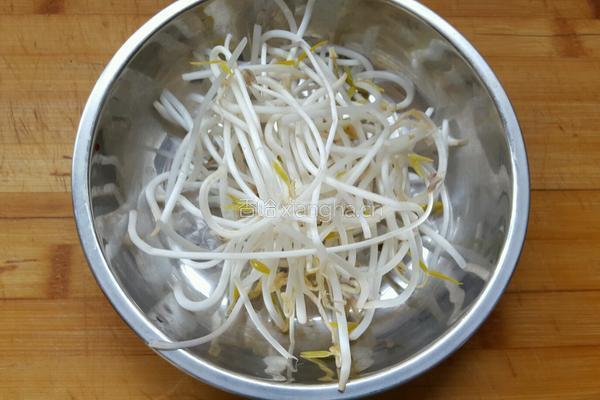 豆芽煎饼的做法图解1