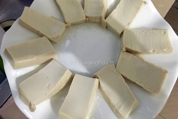 皮蛋凉拌豆腐的做法图解4