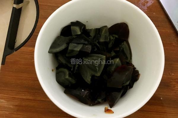 皮蛋凉拌豆腐的做法图解6