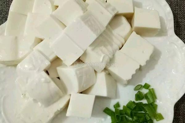 虾皮烧豆腐的做法图解2