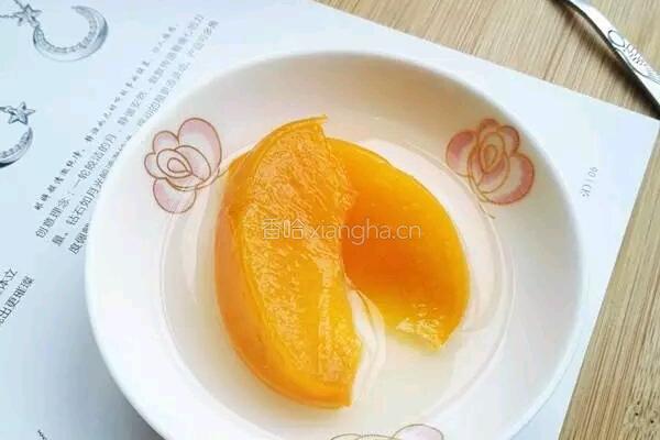 冰糖黄桃的做法图解2
