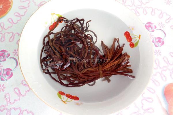 蕨菜干炒肉的做法图解2