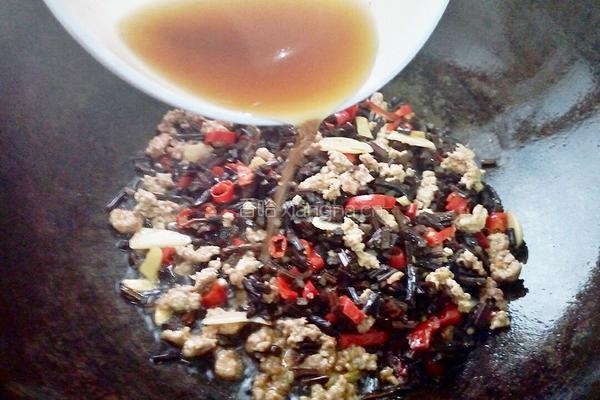 蕨菜干炒肉的做法图解10