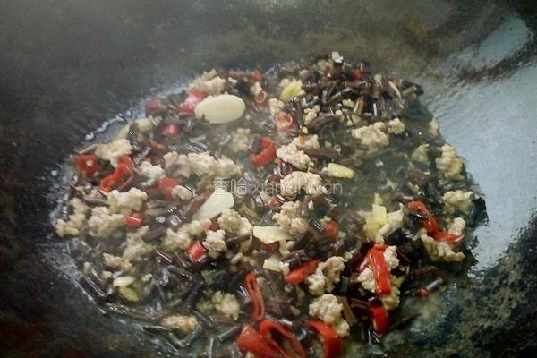 蕨菜干炒肉的做法图解12