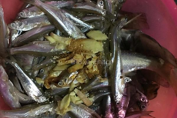 油炸小酥鱼的做法图解2