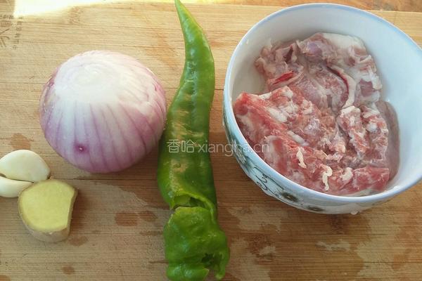 洋葱烧肉的做法图解1