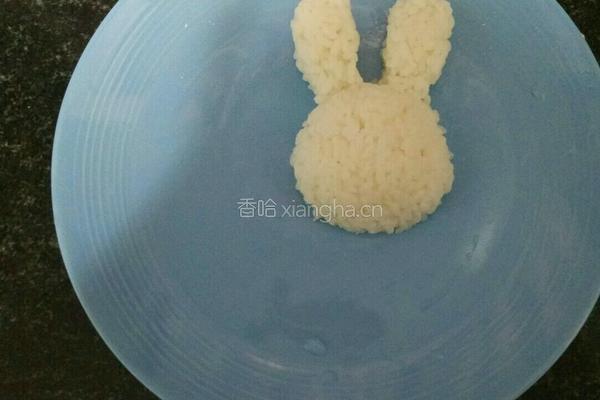 萌小兔早餐拼盘的做法图解1