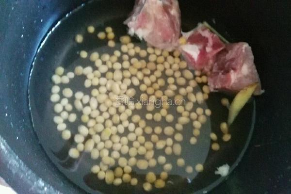 黄豆骨头汤的做法图解3