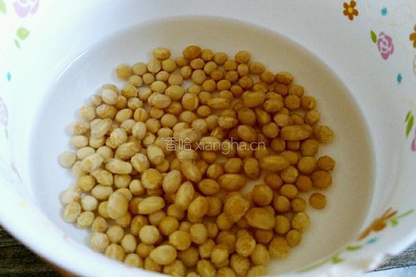 黄豆骨头汤的做法图解2