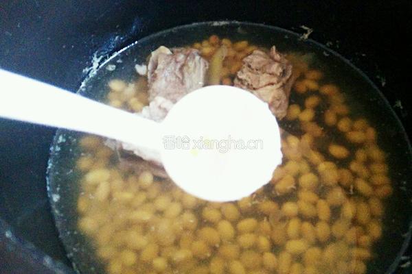 黄豆骨头汤的做法图解5