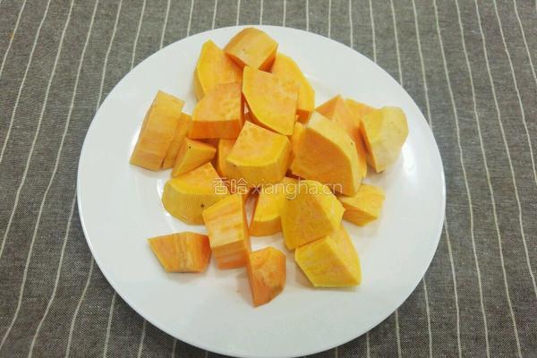 红薯烧肉的做法图解1