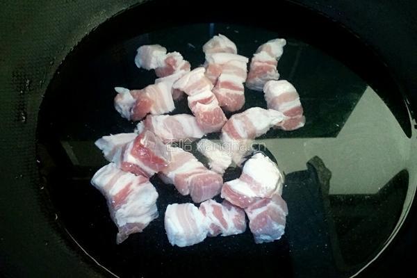 红烧肉炖蛋的做法图解2