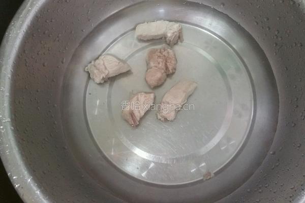 茶树菇烧排骨的做法图解2