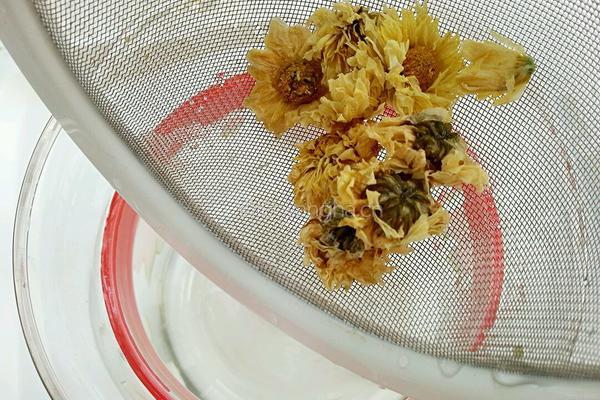 柠檬蜂蜜菊花茶的做法图解3
