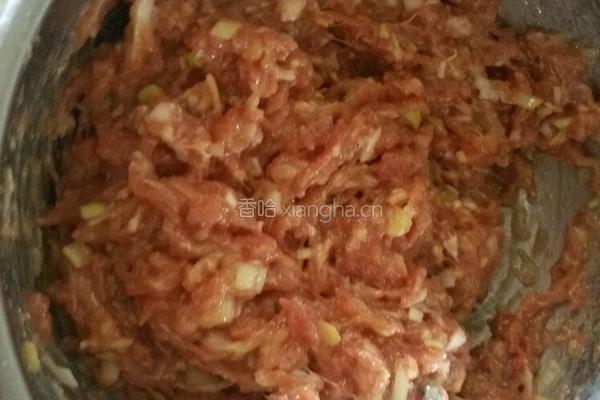 东北酸菜饺子的做法图解3