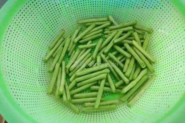 豇豆西红柿的做法图解2