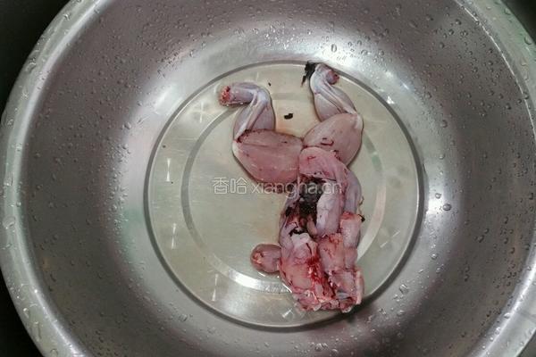 辣炒牛蛙的做法图解1