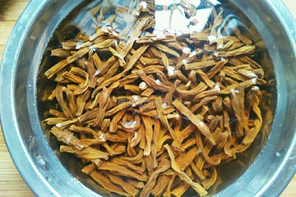 缸豆干红烧肉的做法图解1