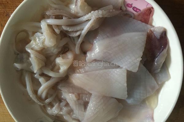 鱿鱼炒芹菜的做法图解4