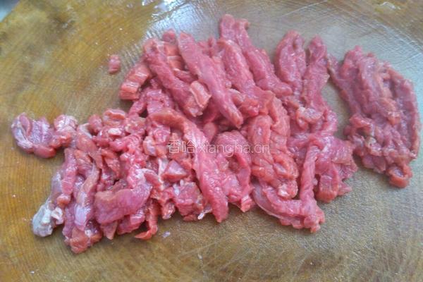 牛肉炒生姜的做法图解2