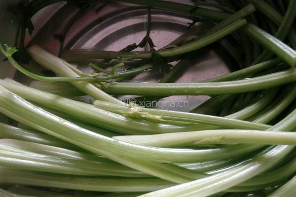 芹菜炒香干的做法图解1