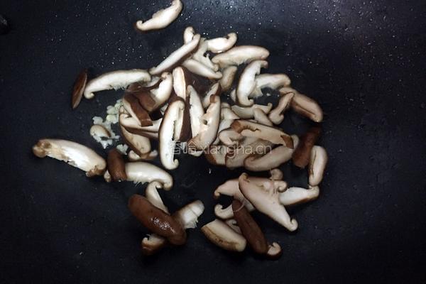 土豆炒蘑菇的做法图解4