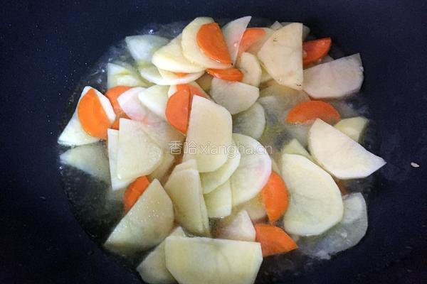 土豆炒蘑菇的做法图解7