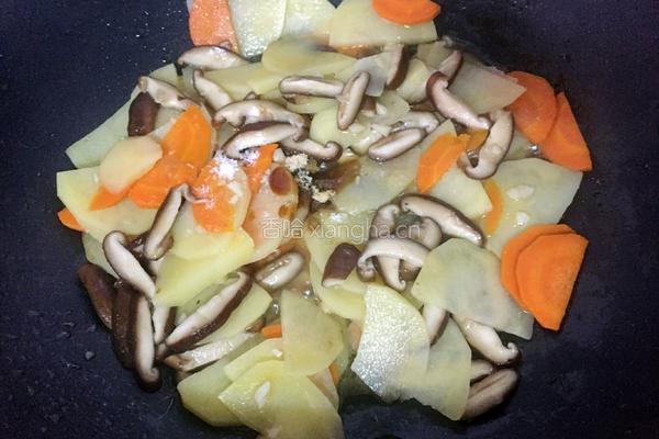 土豆炒蘑菇的做法图解9