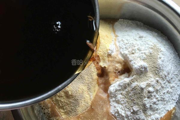 红糖玉米面发糕的做法图解3