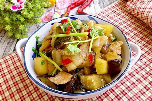 五花肉炖茄子土豆