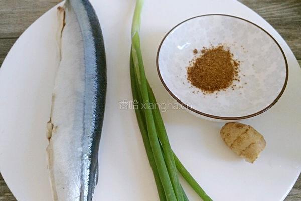 微波炉烤秋刀鱼的做法图解1
