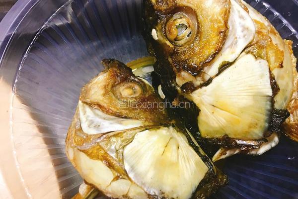 鲢鱼头炖豆腐的做法图解1