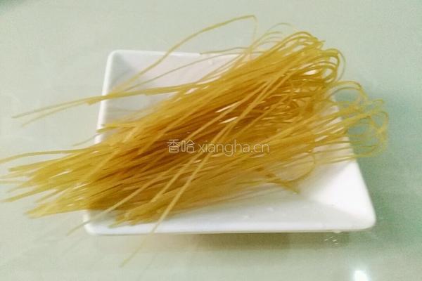 韭菜炒粉条的做法图解2
