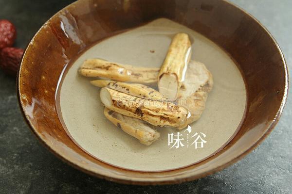 牛大力杜仲煲猪骨的做法图解3