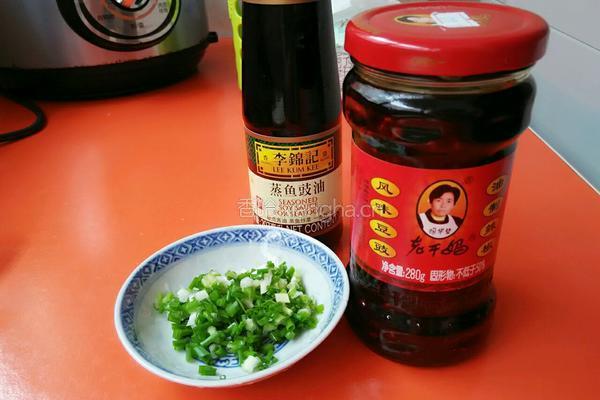 老干妈豆豉金针菇的做法图解3