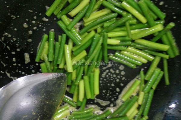 蒜苔炒火腿的做法图解5