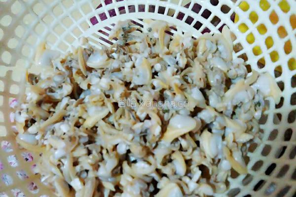 蛤蜊炒韭菜的做法图解2
