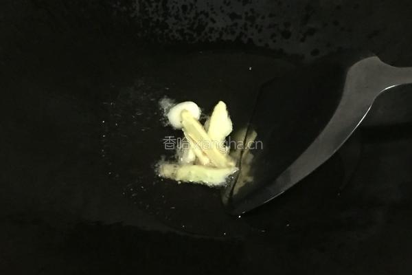 南瓜丝炒咸鸭蛋的做法图解4