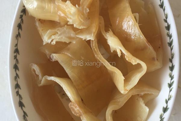 花胶煲鸡汤的做法图解3